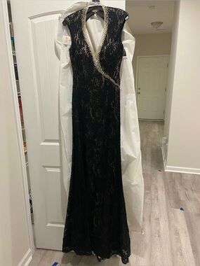 Elegant Black Lace Evening Gown